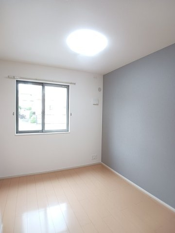 ＬａＴｏｕｒＫＡＩＺＡＷＡ　Ⅰの内装|明るい室内です