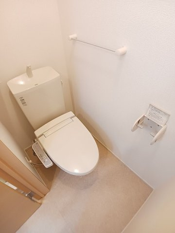 ＬａＴｏｕｒＫＡＩＺＡＷＡ　Ⅰのトイレ|清潔感のあるトイレです