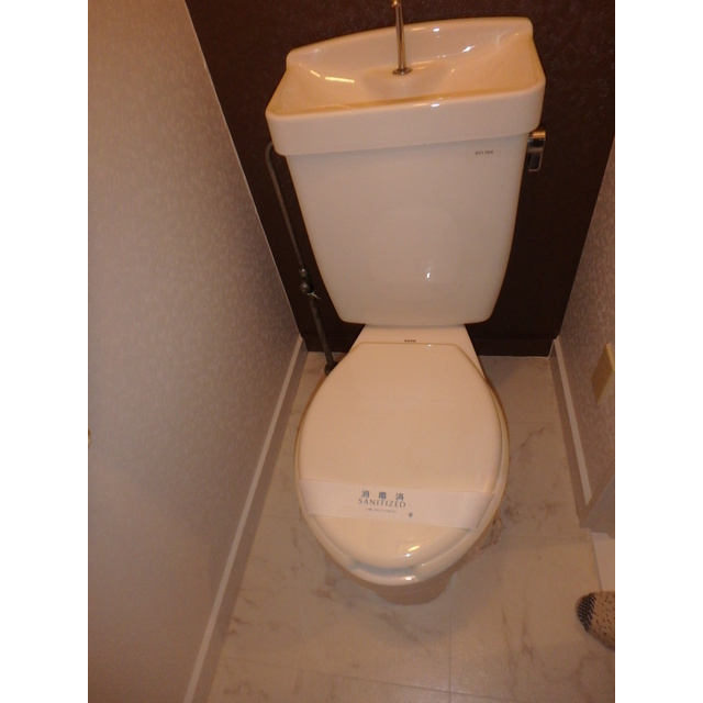 ラルーチェのトイレ|落ち着いた色調のトイレです