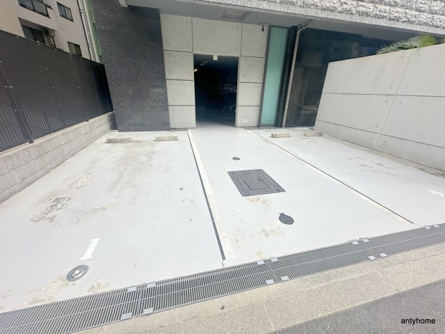 サムティ阿波座ベルシア　仲介手数料無料の駐車場