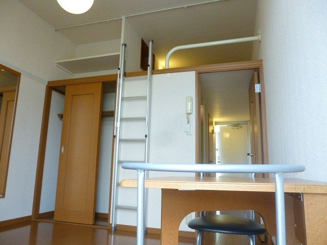 レオパレスＫＭＹ前橋の内装|クローゼットがあります