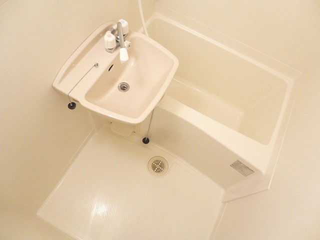 レオパレスＫＭＹ前橋の浴室|浴室換気乾燥機付きです♪