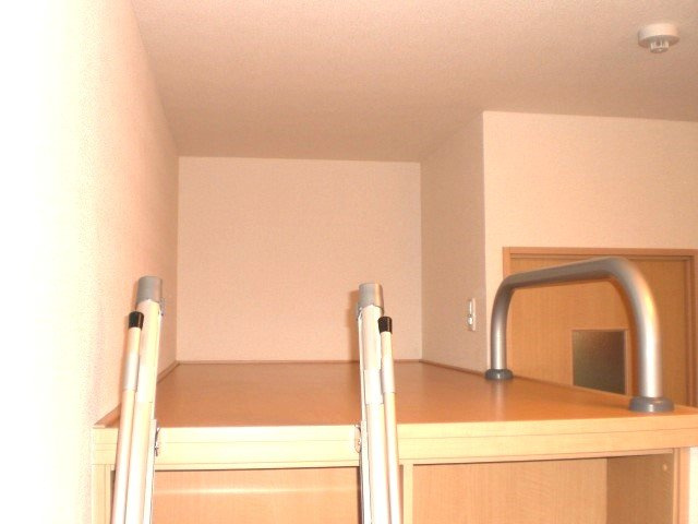 レオパレスとねねっとの寝室|広くて明るい寝室