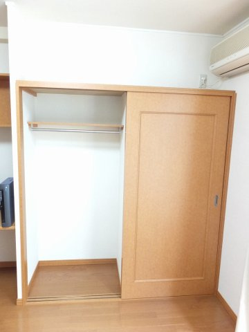 レオパレス辰＆圭の内装|クローゼットがあります