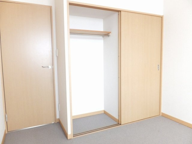 レオパレスリマインズ　蒼海の内装|2F南側居室　エアコン設置有り