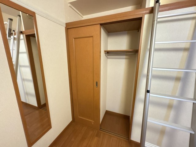レオパレスバックスの内装|1階はフローリング、2階はじゅうたんです。