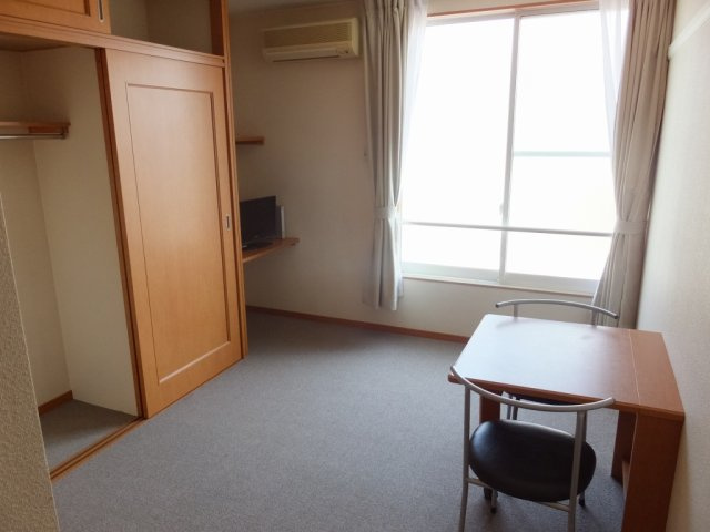 レオパレスセジュールの居間・リビング|こちらの居間で趣味の時間をお楽しみください