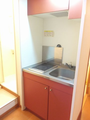 レオパレスケレスのキッチン|２口ラジエントヒーター設置済みです。