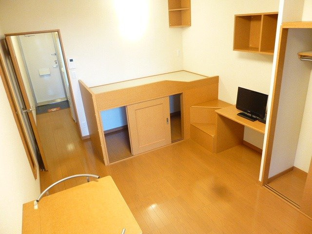 レオパレスシェソワの寝室|中央、ベッド下部は収納です♪(写真は同タイプのお部屋です)