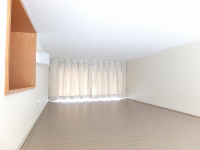 レオパレスアムールの内装|ロフト付きのお部屋です。