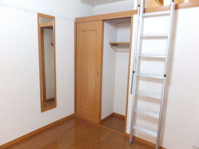 レオパレスアピテＡの内装|クローゼット