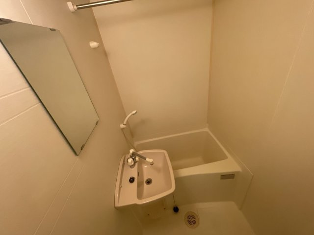 レオパレスＰＩＰＡの浴室|きれいなお風呂です