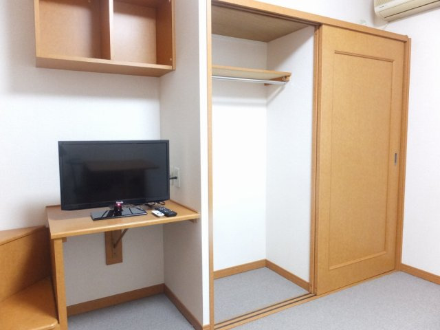 レオパレスＫＳＳの内装|1階はフローリング、2階はじゅうたんです。