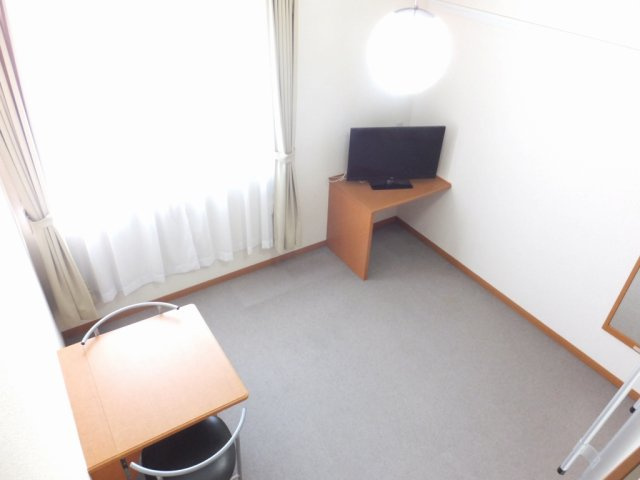 レオパレスＧｒｅｅｎＨｏｕｓｅの居間・リビング|大型家電設置済みのお部屋です。