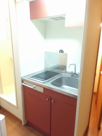 レオパレス三山のキッチン|２口ラジエントヒーター設置済みです。