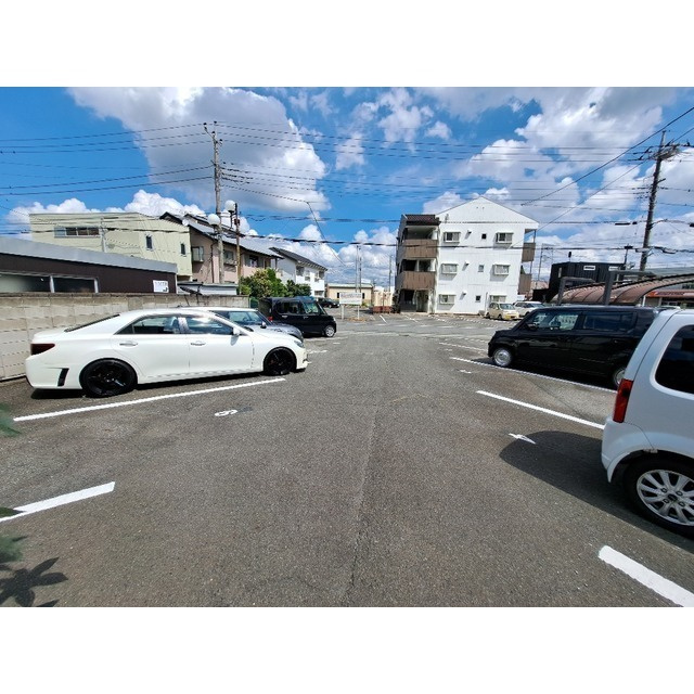 フラッツマグノリアの駐車場|駐車場に車を止められます