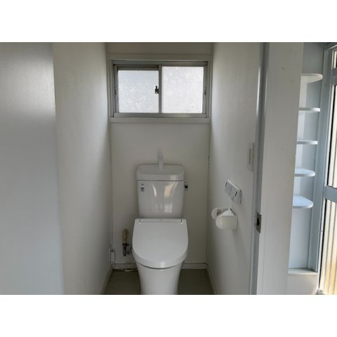稲荷新田ガーデンハウスBのトイレ|ゆったりとした空間のトイレです
