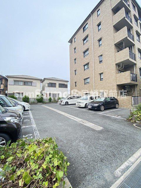 プラマー塚口の駐車場|駐車場です