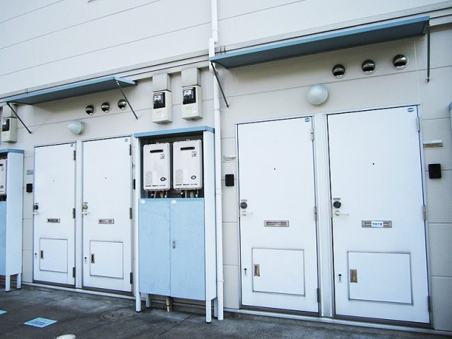 レオパレス三丁田の玄関|宅配ボックスがついてます！