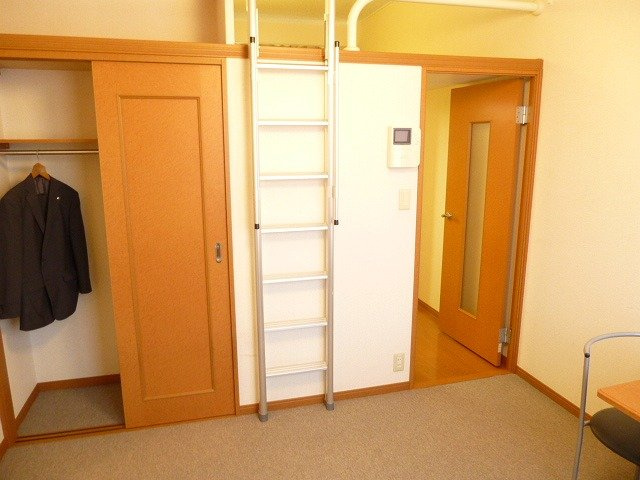 レオパレス広瀬の内装|クローゼットも付いています♪