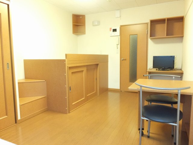 レオパレスＫＳＳⅡの居間・リビング|大型家電設置済みのお部屋です。