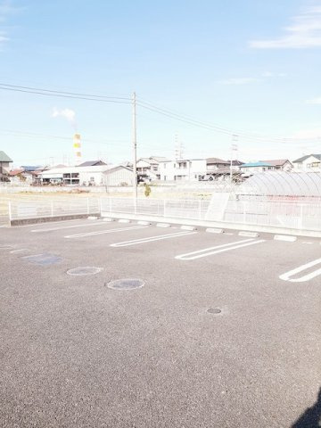 ロザージュ　Ａの駐車場|駐車場があるので、車を買う予定の方も安心です