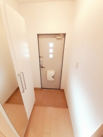 ロザージュ　Ａの玄関|収納もある玄関です