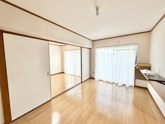 【洋室】 | 泉北槇塚台住宅３９－１棟 | お客様にとって最良のマイホームが見つかりますよう、イエストアが全力でお手伝いさせていただきます！いつでもお気軽にお問い合わせ下さい♪
