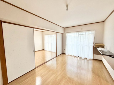 【洋室】 | 泉北槇塚台住宅３９－１棟 | お客様にとって最良のマイホームが見つかりますよう、イエストアが全力でお手伝いさせていただきます！いつでもお気軽にお問い合わせ下さい♪