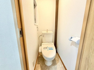 【トイレ】 | トイレ内に窓があるので、換気しやすく匂いもこもりませんね！