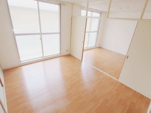 ヨシミマンションの洋室