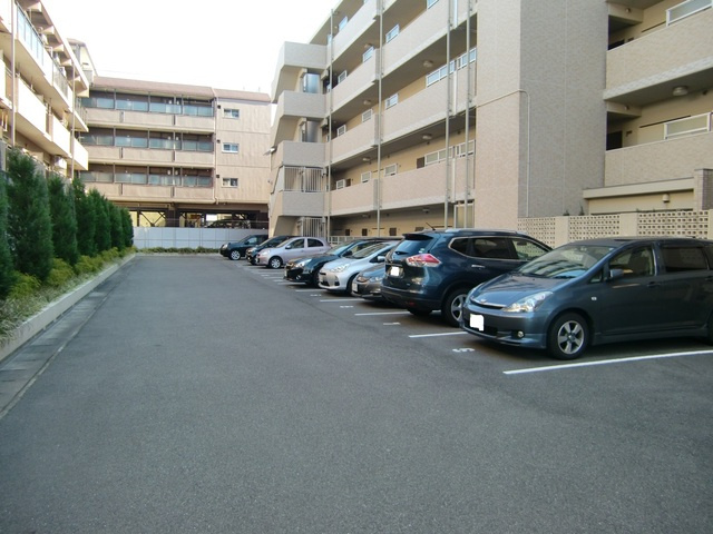 エル・セレーノ石屋川の駐車場