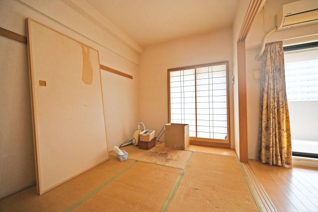 コスモ箕面ガーデンフォルムの和室|和室約6.8帖
■お客様のご希望に応じたリフォームのご提案も可能です。