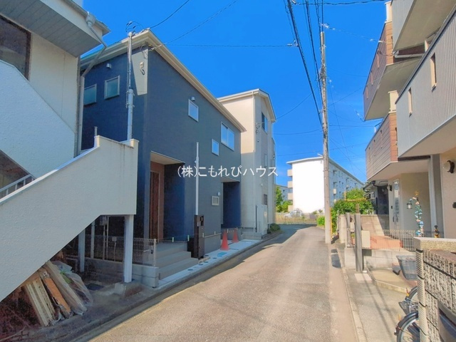 上尾市二ツ宮　新築一戸建て　リーブルガーデン　01の前面道路含む現地写真|撮影：'26/07/09