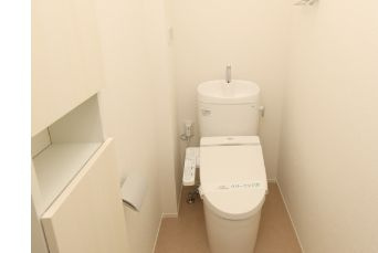 マミービルのトイレ|落ち着いた色調のトイレです
