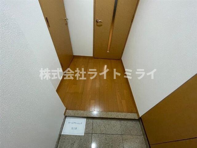 ルーブル早稲田弐番館の玄関