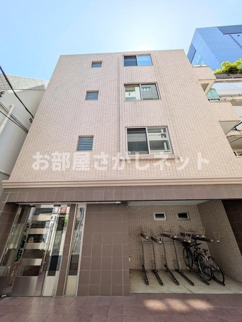 新宿区西新宿8丁目のマンションの外観
