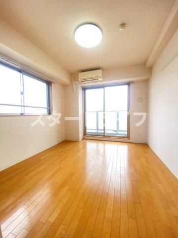 大阪市淀川区三国本町２丁目の賃貸マンションの居間・リビング