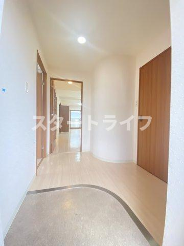 大阪市淀川区三国本町１丁目の賃貸マンションの玄関