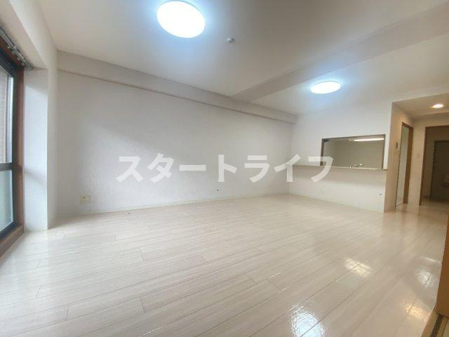 大阪市淀川区三国本町１丁目の賃貸マンションの居間・リビング