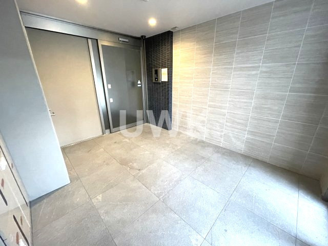 京都市伏見区深草飯食町の賃貸マンションのエントランス