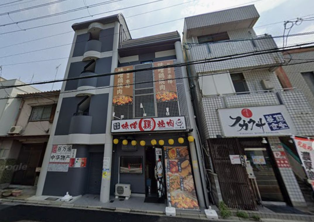京都市伏見区深草キトロ町の賃貸マンションのエントランス