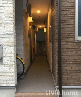 目黒区目黒本町５丁目のアパートのエントランス