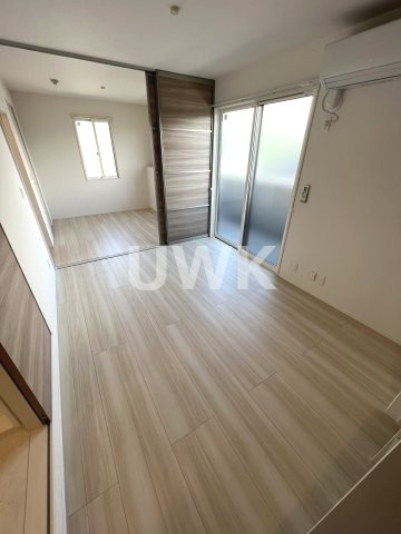 フロレゾン北花山Bの居間・リビング