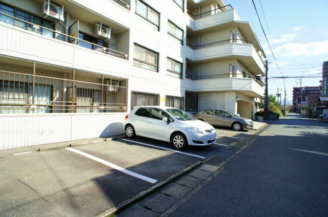 トーカンキャステール日の出町【キャッシュバック対象物件】の駐車場|駐車場完備です