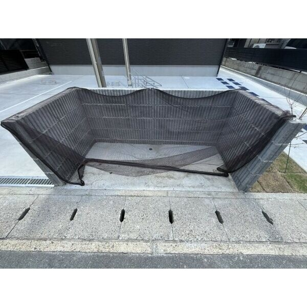 ジーメゾン山科エミールの駐車場