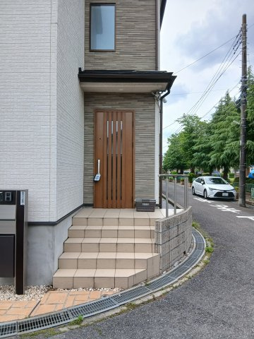 霞ヶ関東中古戸建の玄関