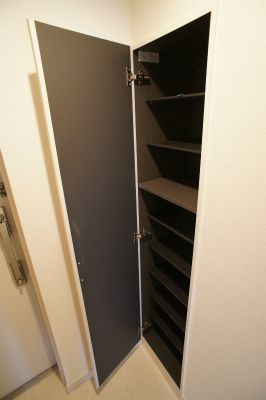 リブリ・西青木の玄関
