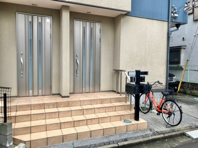 三橋戸建のエントランス|落ち着いたエントランスです