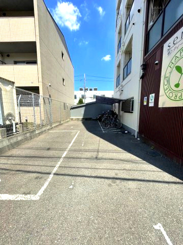 サンティール門真の駐車場